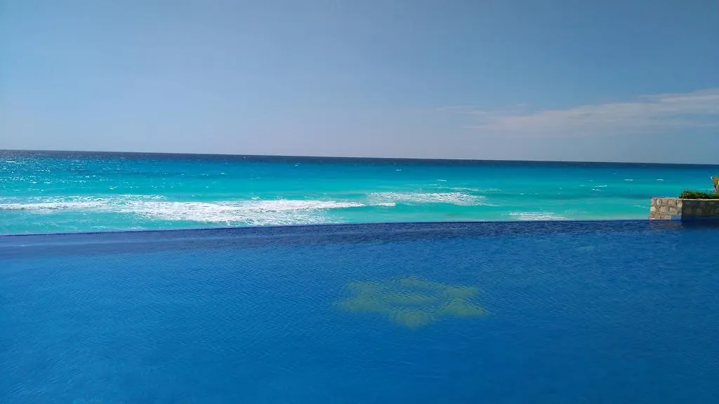 Ocean Front, Amazing Views Apartamento Cancún